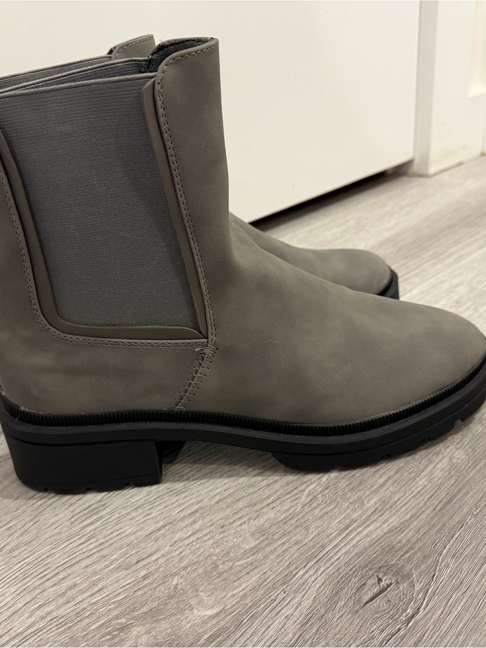 Rocket Dog Men's Chukka Boots in Gray